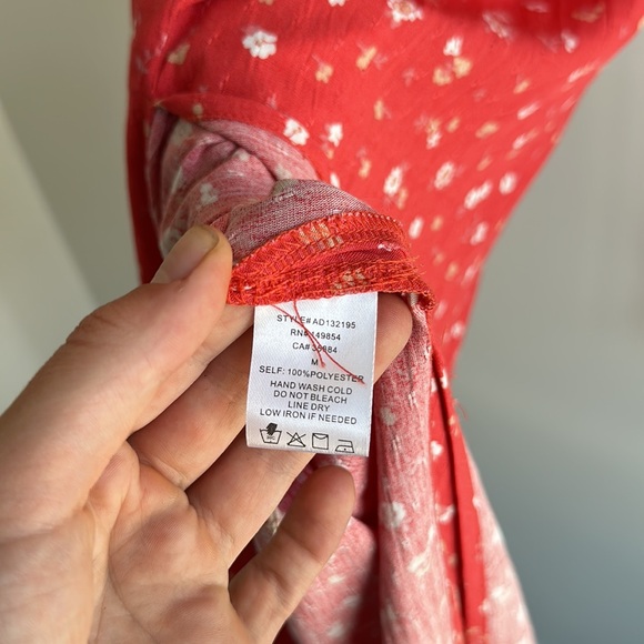 SADIE & SAGE | Long V-Neck Floral Dress with Belt and Pockets - Picture 8 of 10